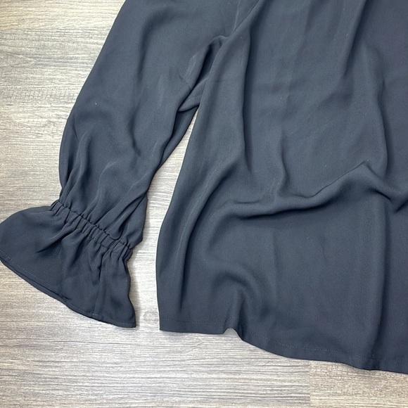 Banana Republic Women’s Black Blouse with Gathered Neck and Sleeves, size XL - Picture 4 of 8